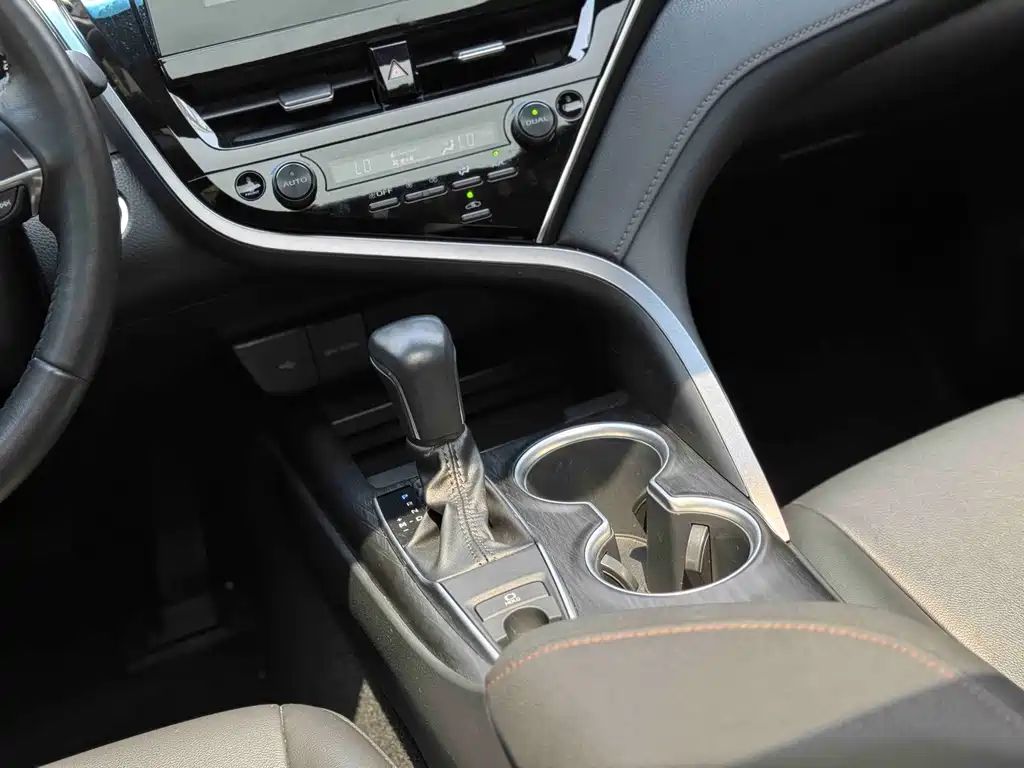 Toyota Camry — миниатюра 17