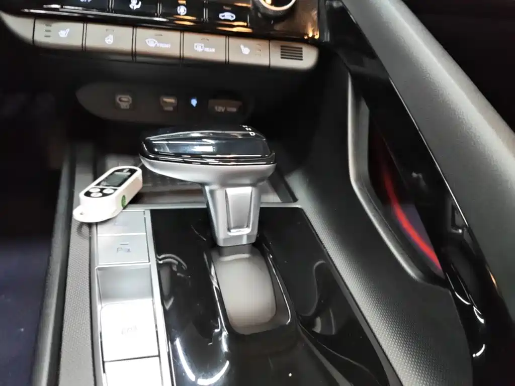 Hyundai Elantra — миниатюра 14
