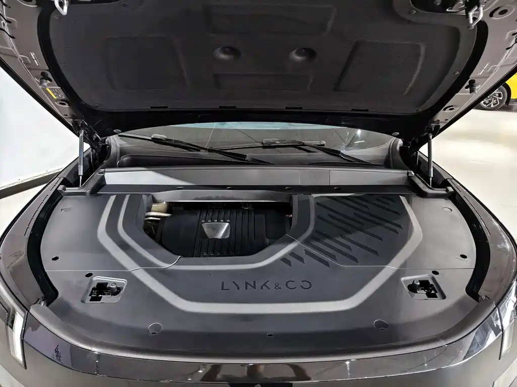 Lynk & Co 900 — миниатюра 4