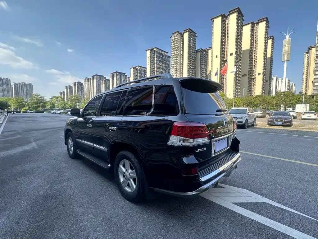 Lexus LX — миниатюра 7