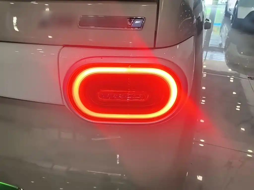 Wuling MINIEV — миниатюра 8