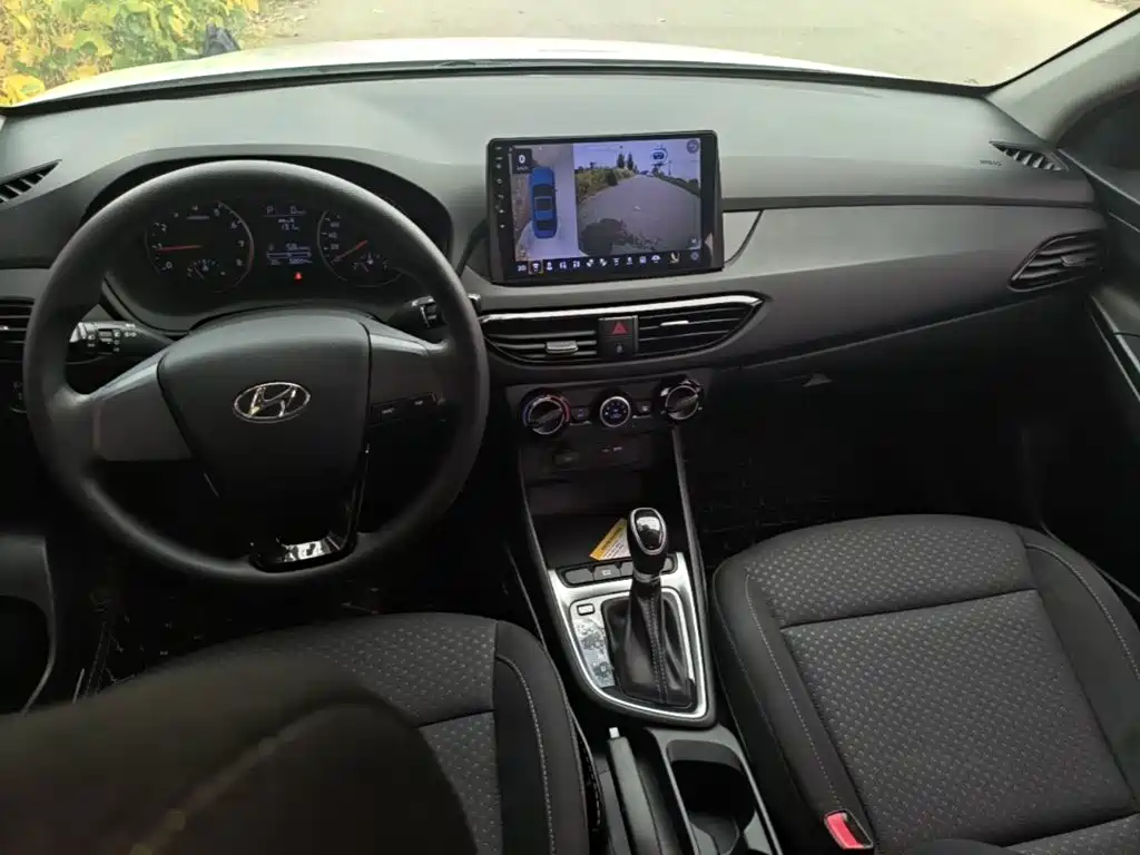 Hyundai Elantra — миниатюра 10