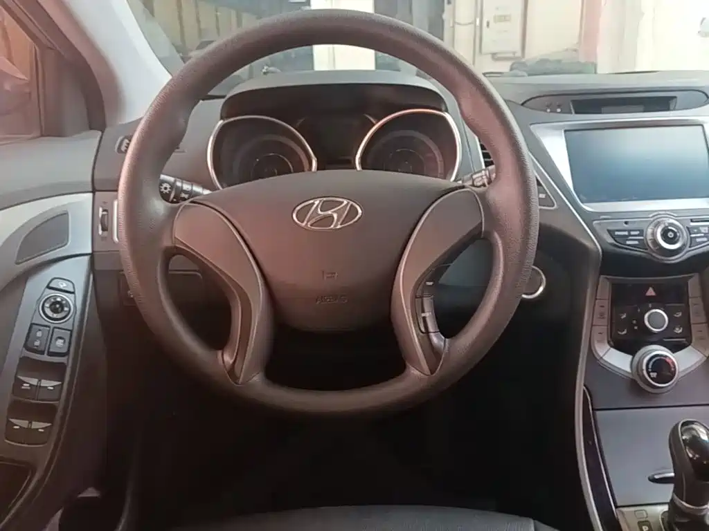 Hyundai Elantra Langdong — миниатюра 11