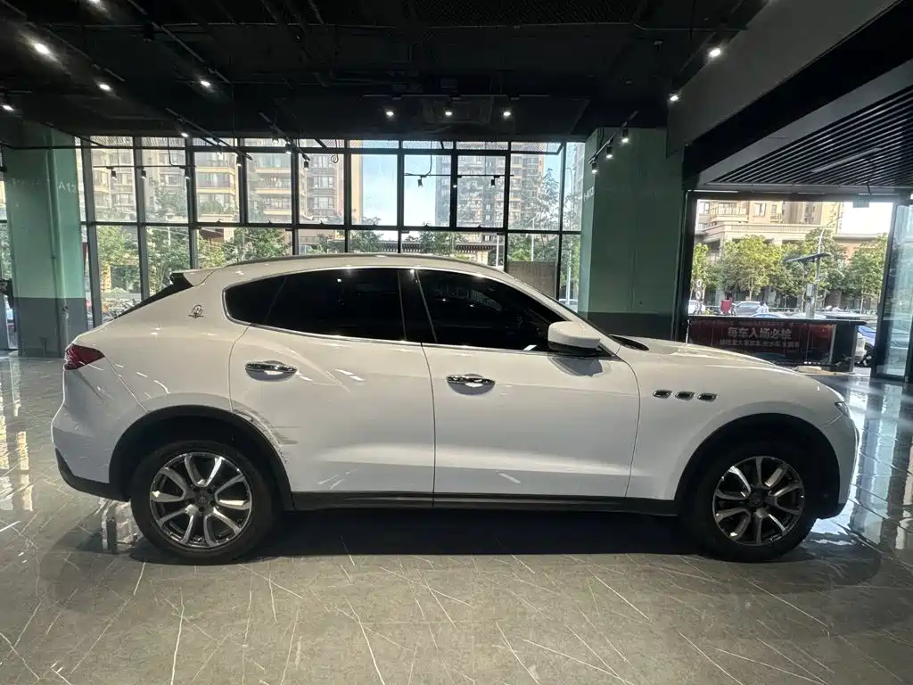 Maserati Levante — миниатюра 5
