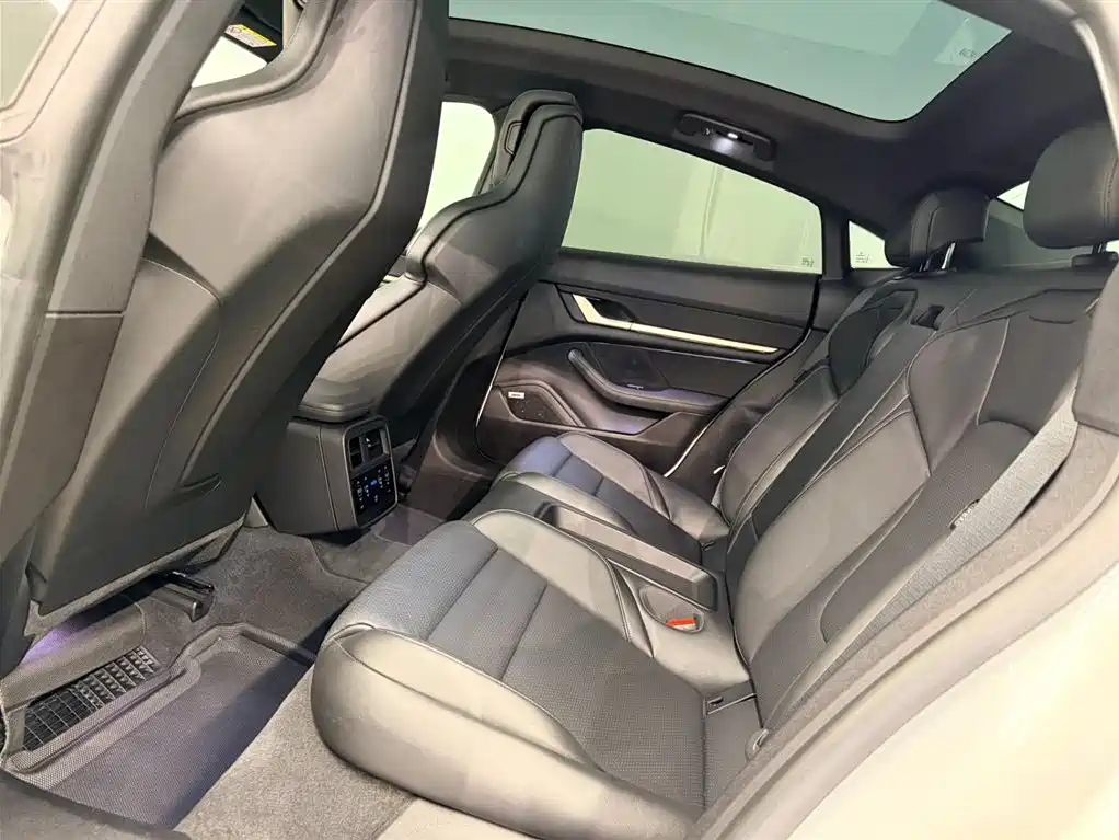 Porsche Taycan — миниатюра 9