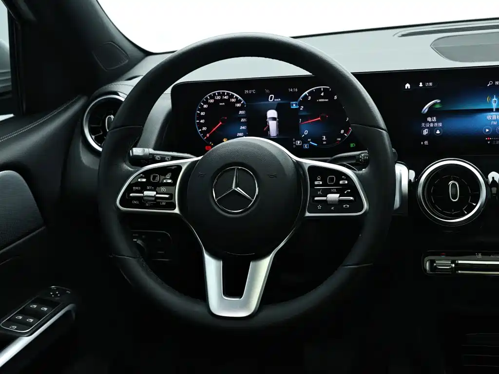 Mercedes-Benz GLB — миниатюра 16