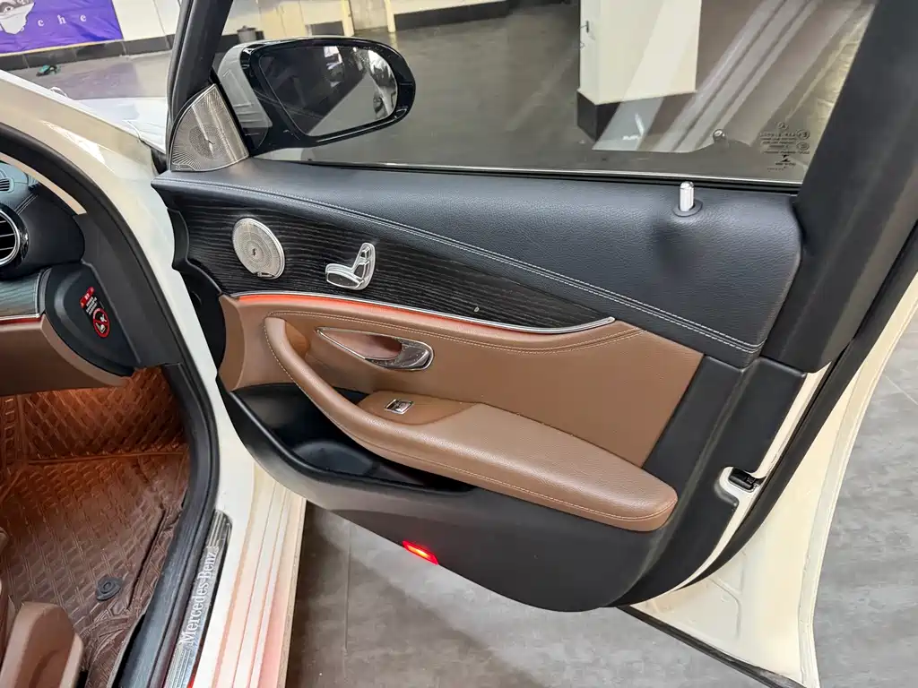 Mercedes-Benz E-Class — миниатюра 10