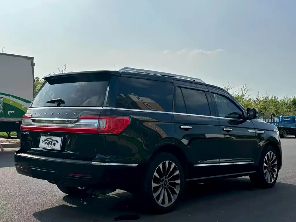 Lincoln Navigator — миниатюра 7