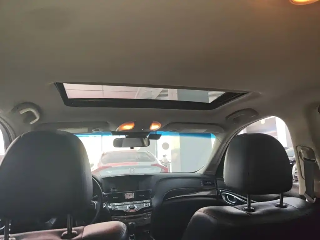 Infiniti Q70 — миниатюра 18