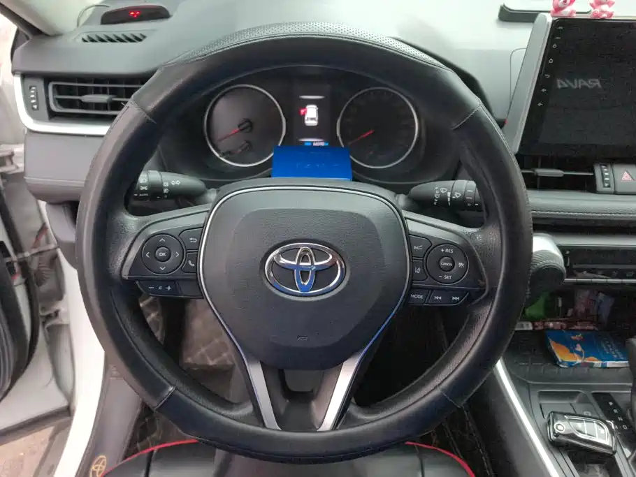 Toyota RAV4 — миниатюра 14