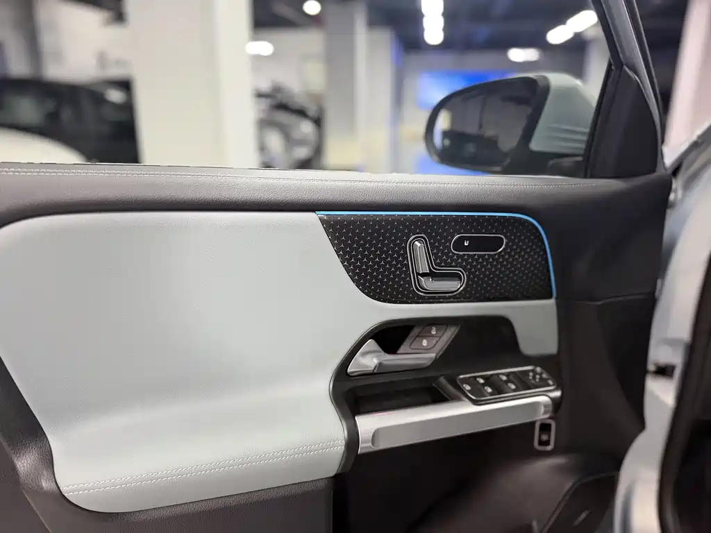 Mercedes-Benz EQB — миниатюра 12