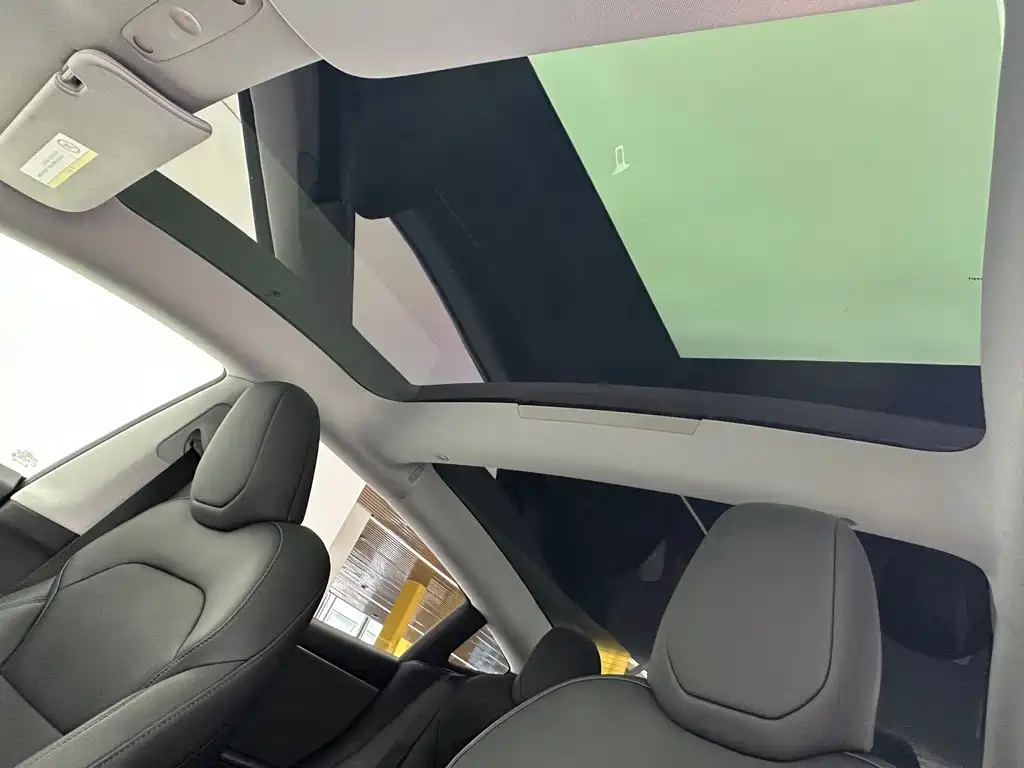 Tesla Model 3 — миниатюра 16
