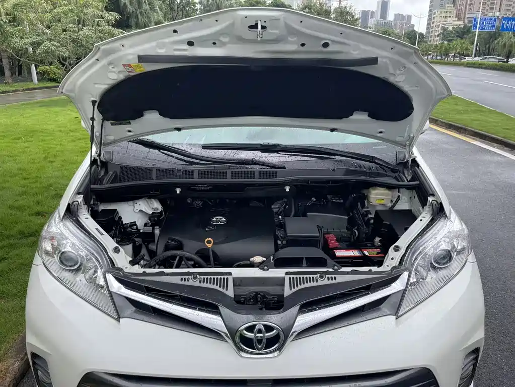 Toyota Sienna 2018 3.5L
