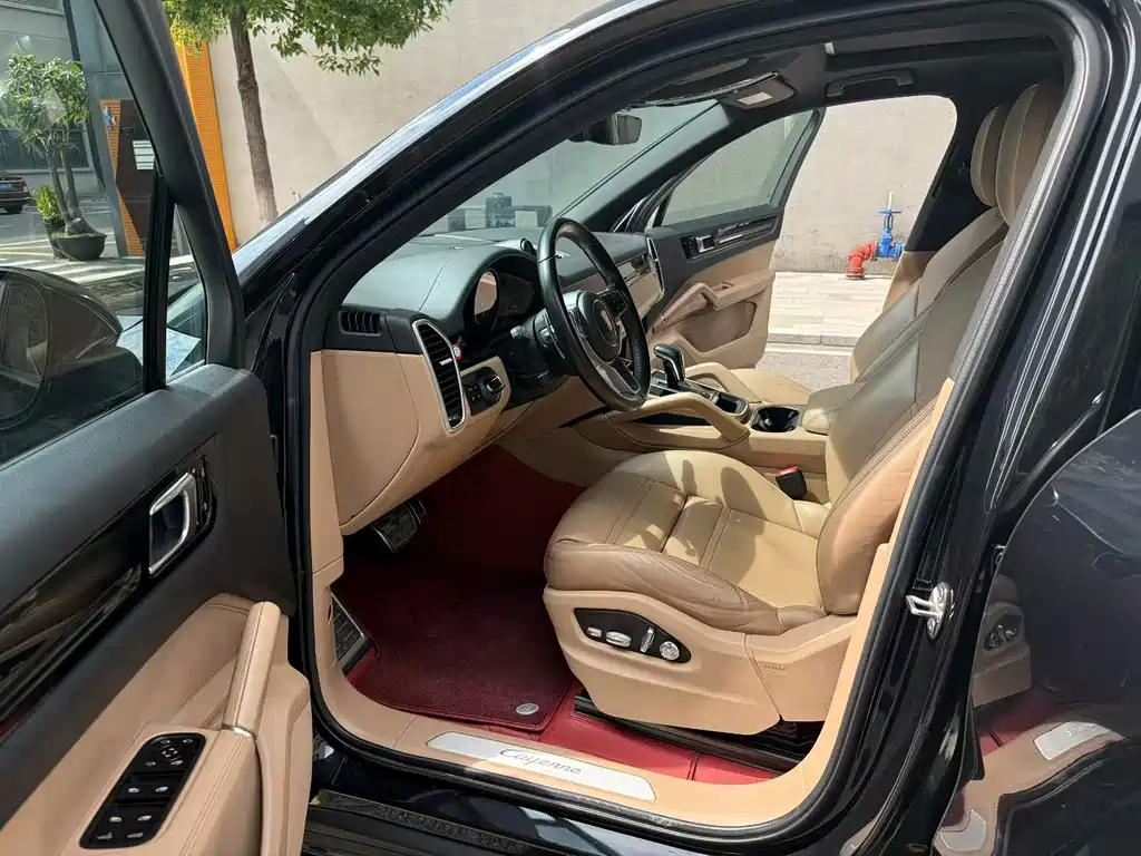Porsche Cayenne — миниатюра 9