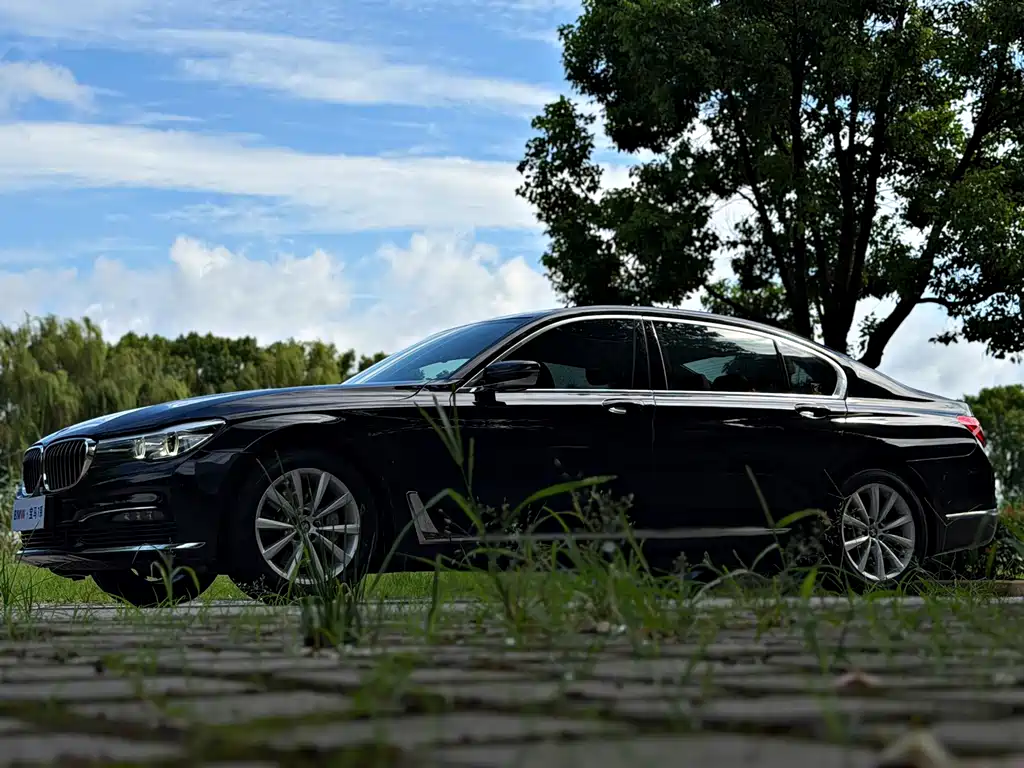 BMW 7 Series — миниатюра 16