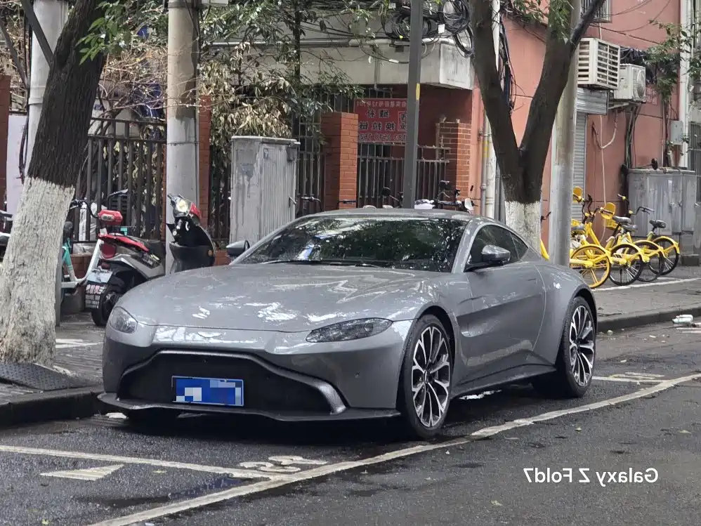 Aston Martin V8 Vantage 2019