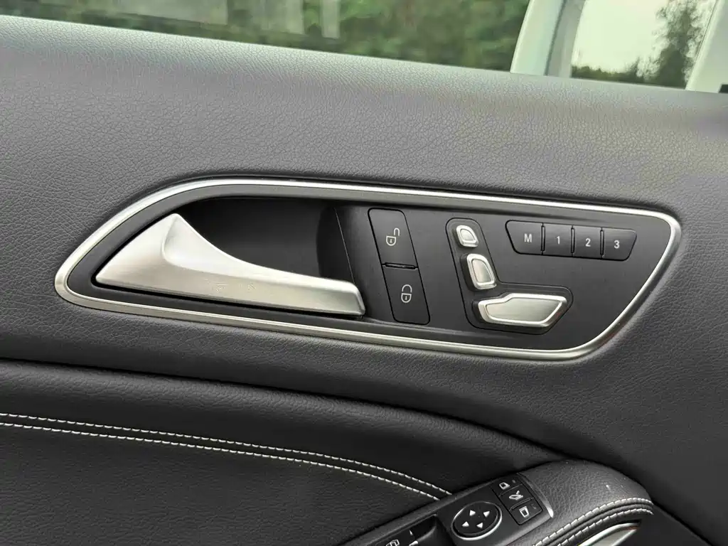 Mercedes-Benz GLA — миниатюра 10
