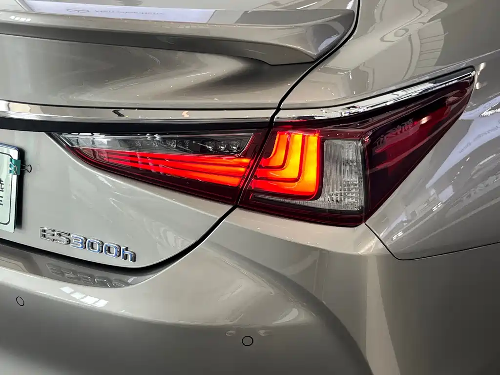 Lexus ES — миниатюра 21