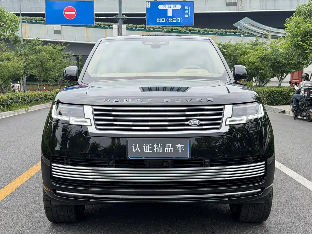 Land Rover Range Rover 2024 3.0 L6 400PS SV Long Wheelbase 4 мест