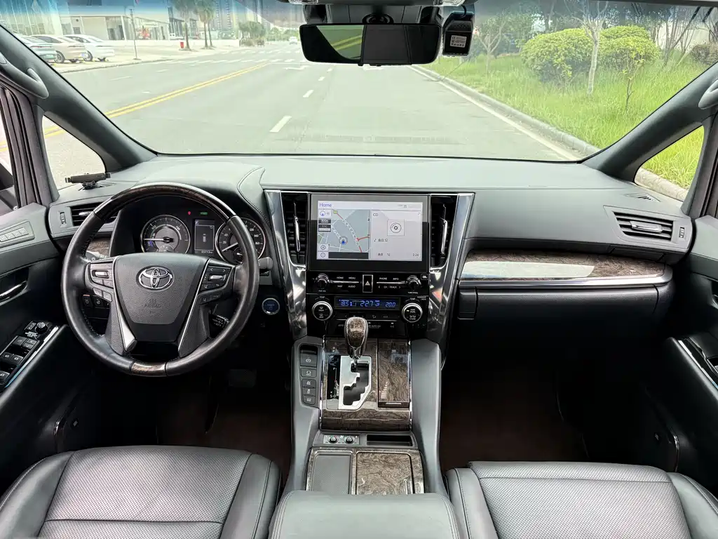 Toyota Vellfire — миниатюра 13
