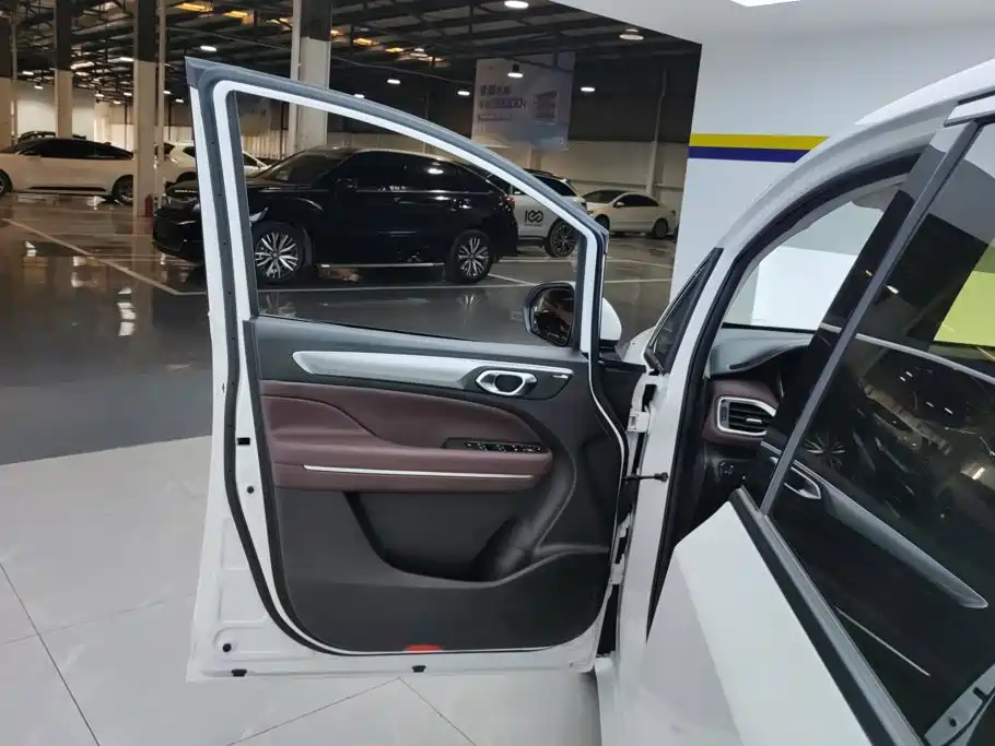 GAC Motor Trumpchi M6 — миниатюра 7