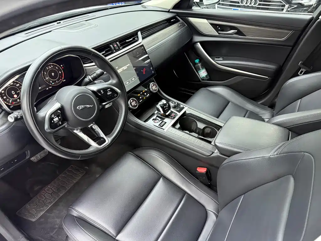 Jaguar XFL — миниатюра 5