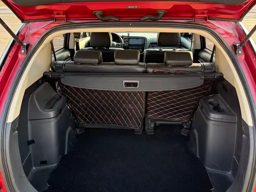 MITSUBISHI OUTLANDER