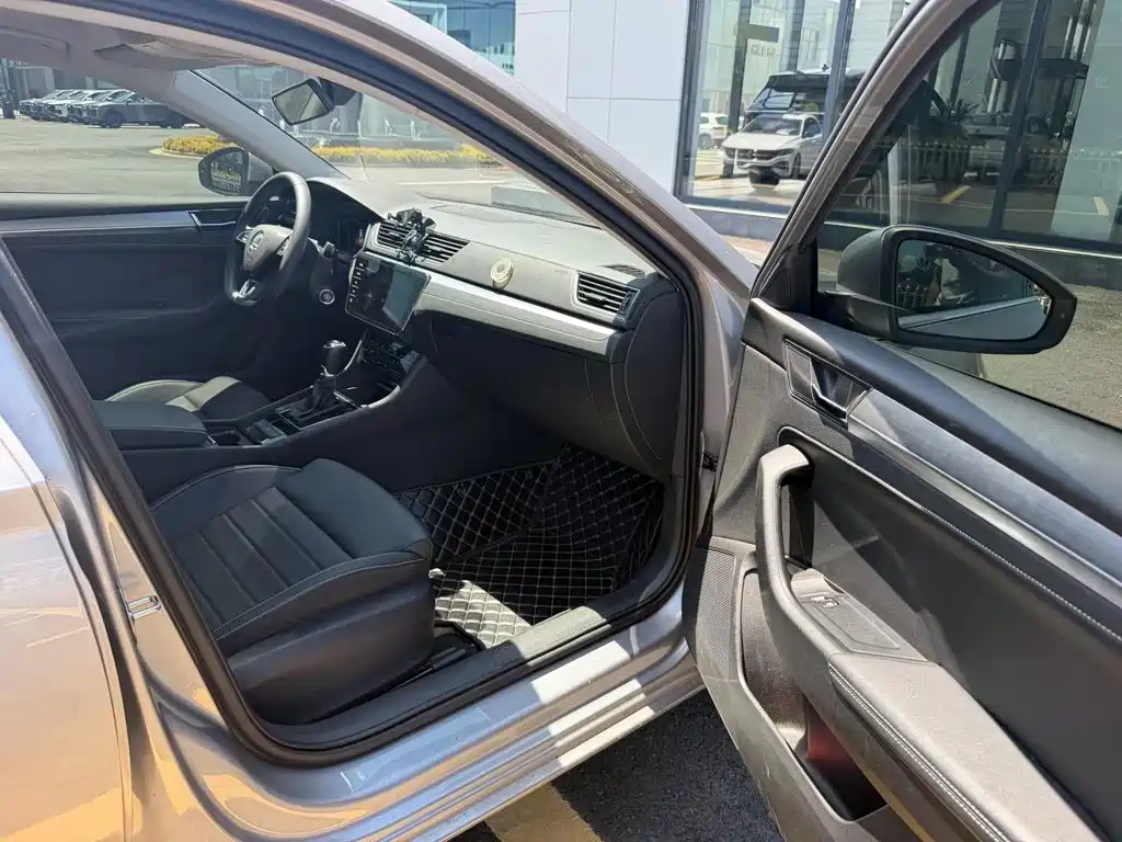 Skoda Superb — миниатюра 11