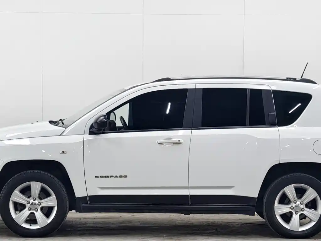 Jeep Compass (Import) — миниатюра 7