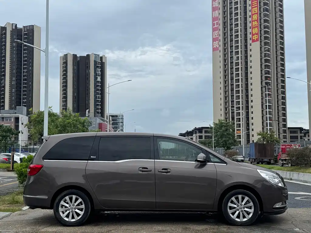 Buick GL8 — миниатюра 6