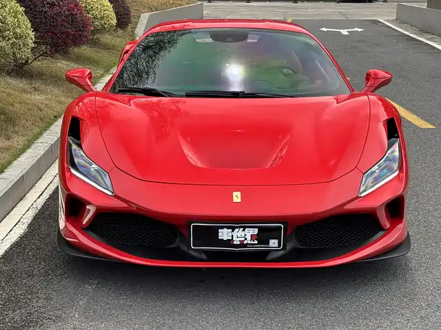 FERRARI F8