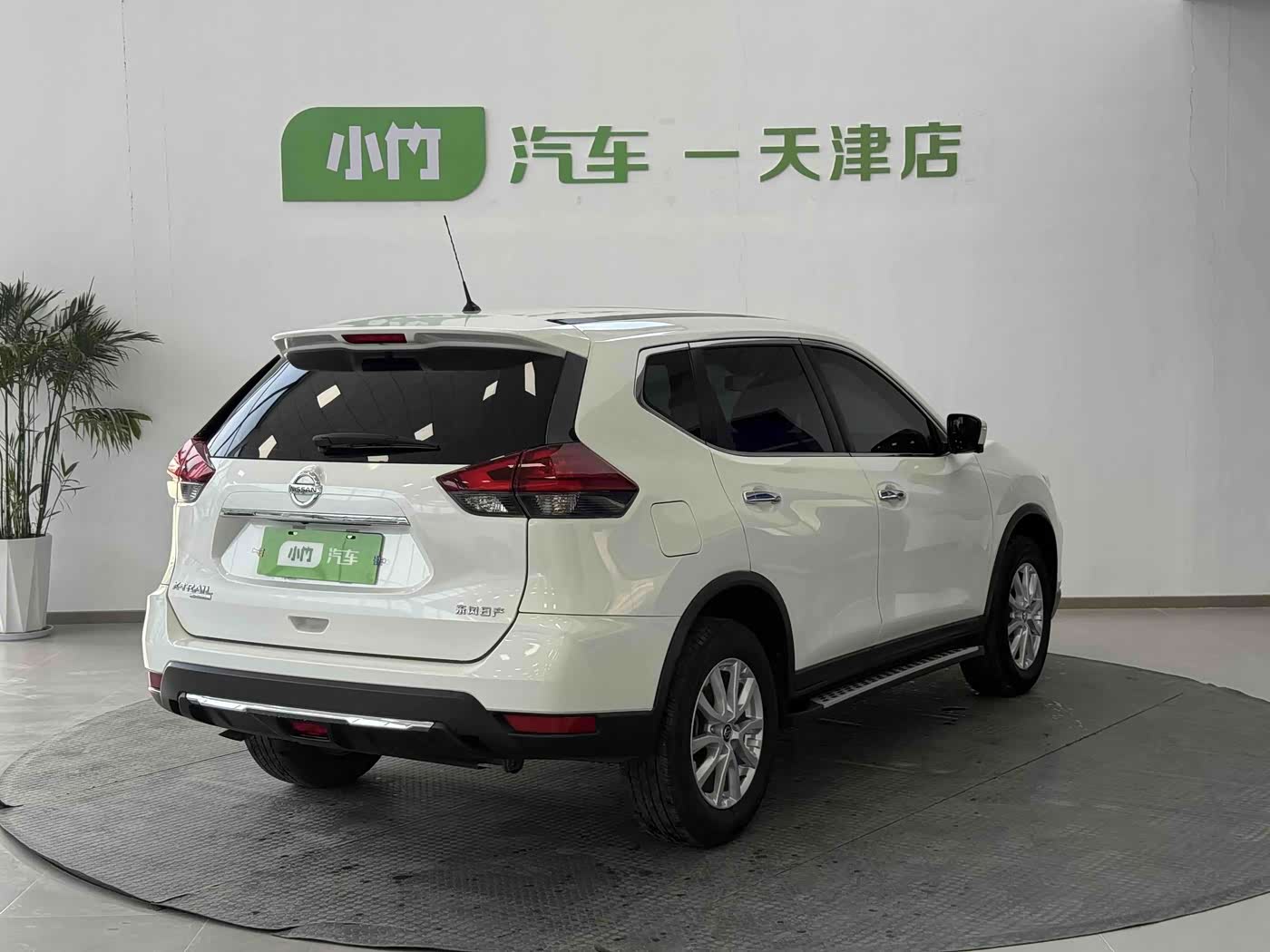 Nissan X-Trail 2.0 л 2022 г. Белый, пробег 31000 км