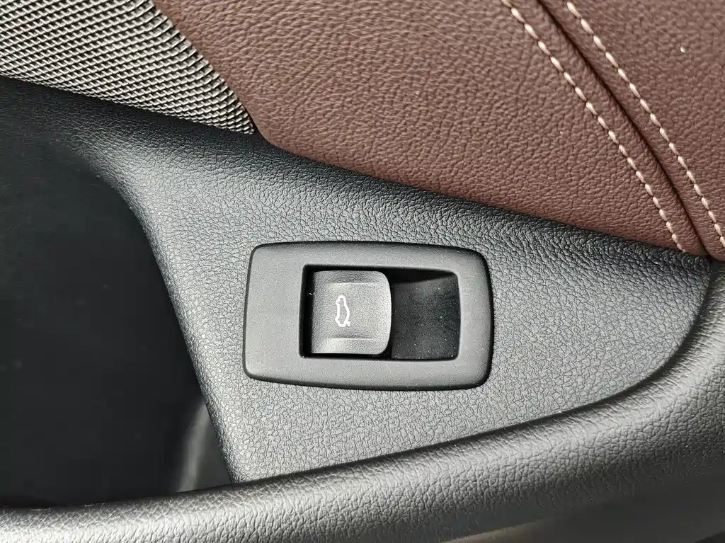 BMW 5 Series — миниатюра 27