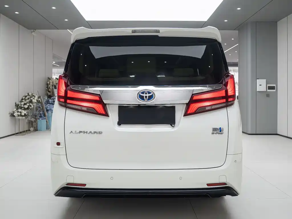 Toyota Alphard — миниатюра 4