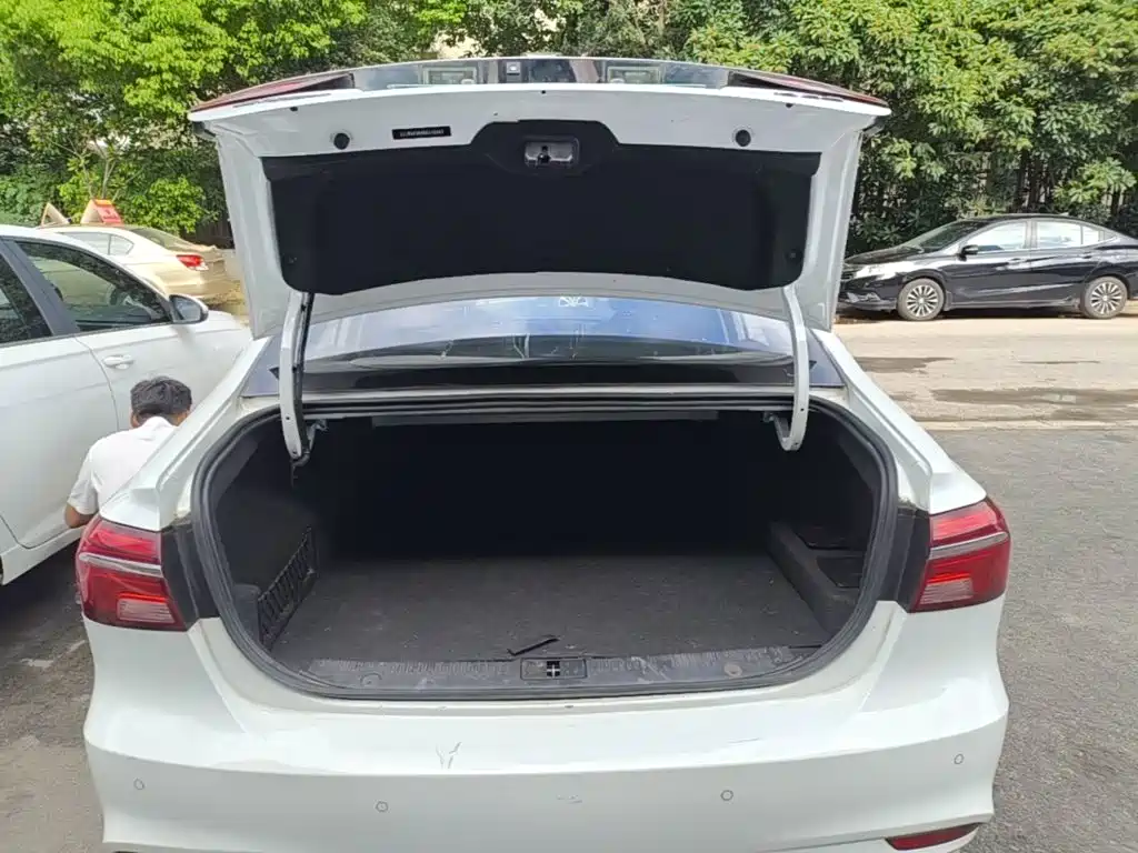 Roewe i6 New Energy — миниатюра 19