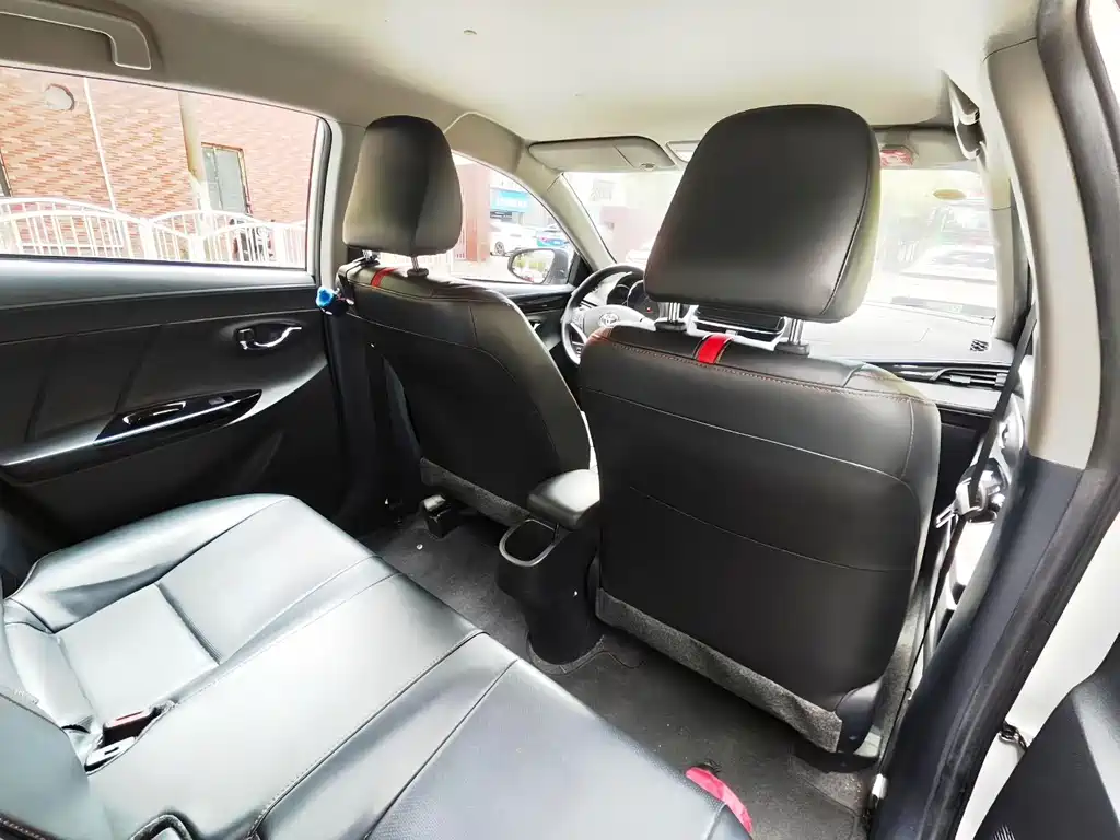 Toyota Yaris L — миниатюра 8