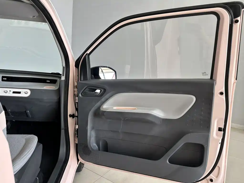 Wuling MINIEV — миниатюра 13