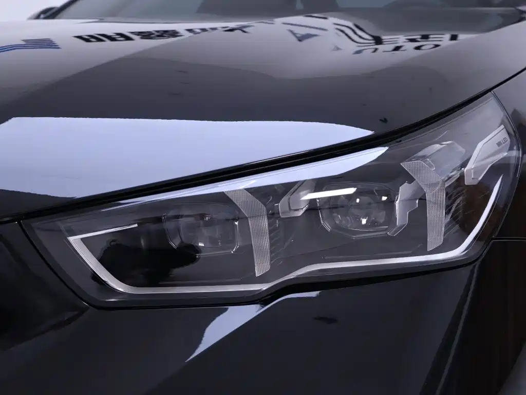 BMW 5 Series — миниатюра 4