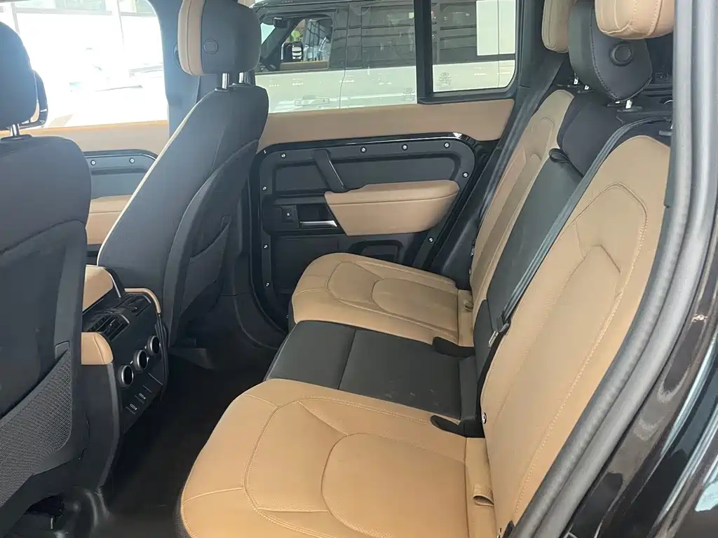 Land Rover Defender — миниатюра 7