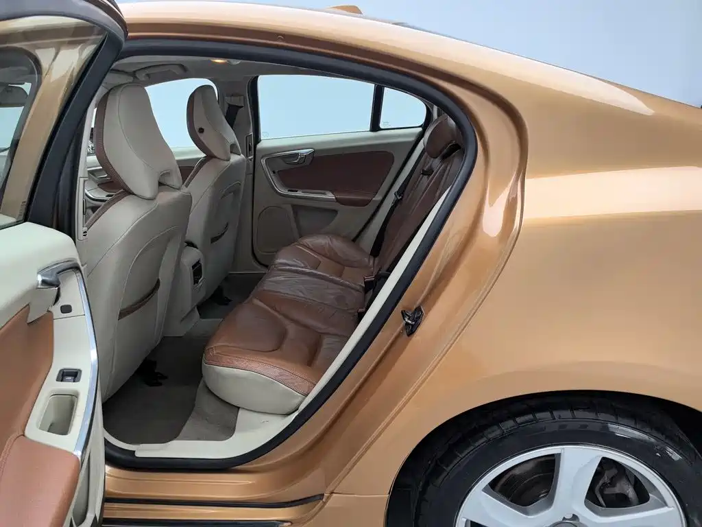 Volvo S60 (Import) — миниатюра 15