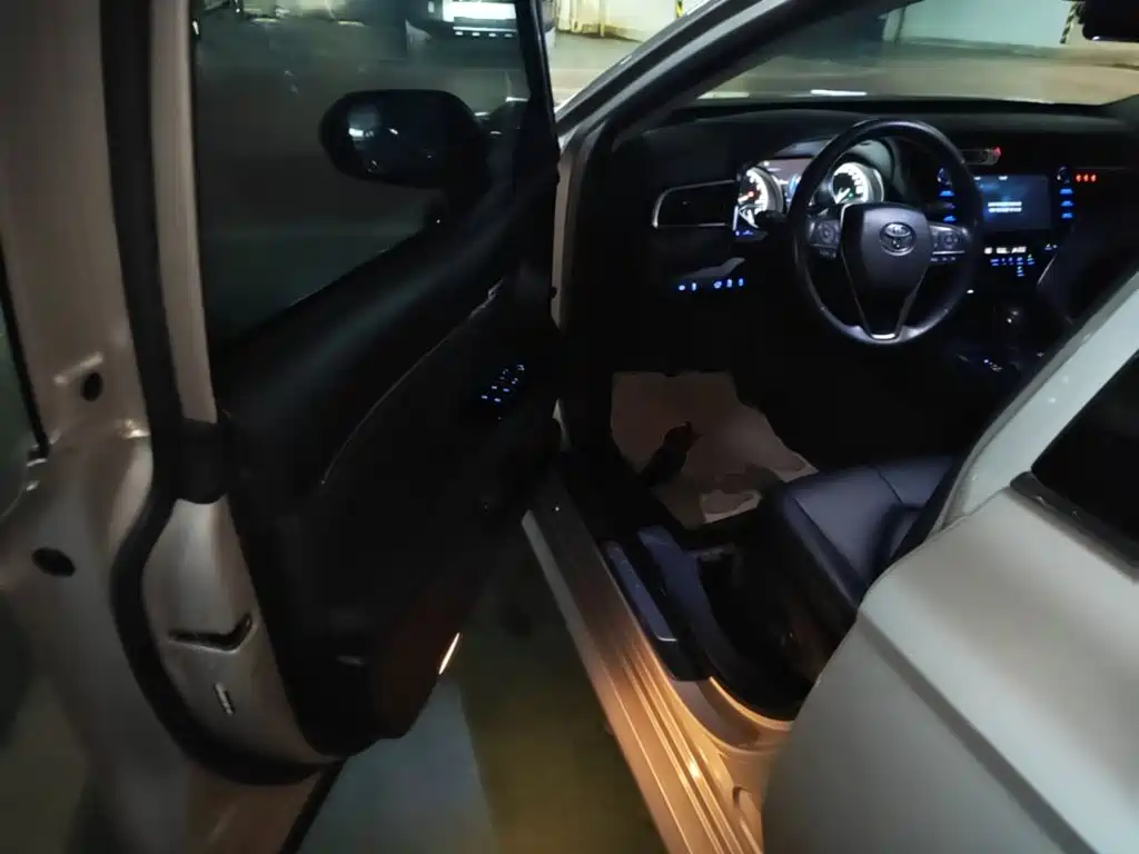 Toyota Camry — миниатюра 16