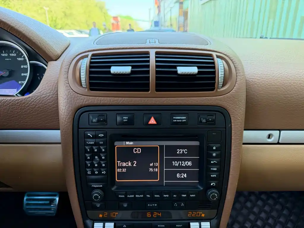 Porsche Cayenne — миниатюра 6
