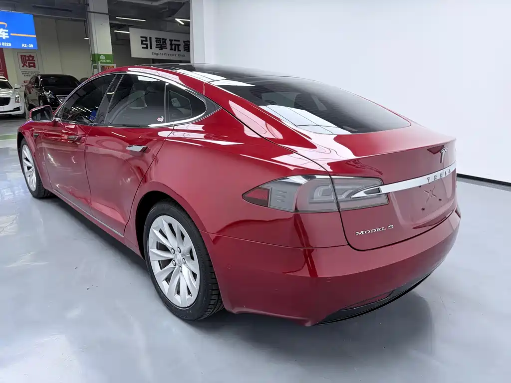 Tesla Model S — миниатюра 9