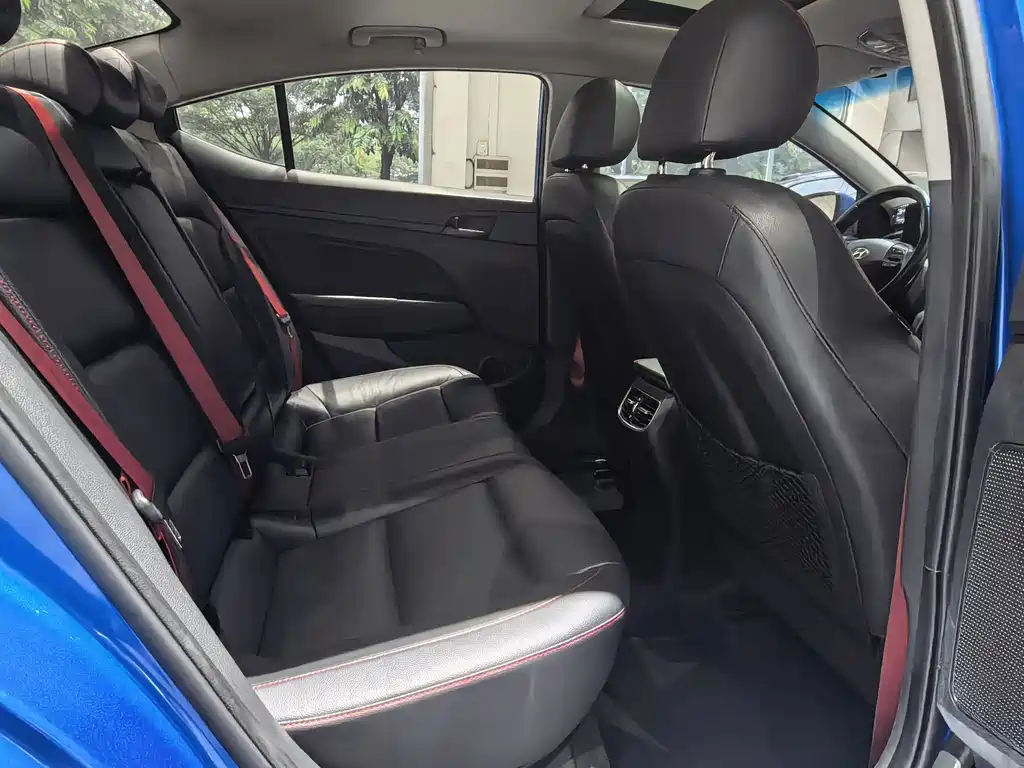 Hyundai Elantra — миниатюра 18
