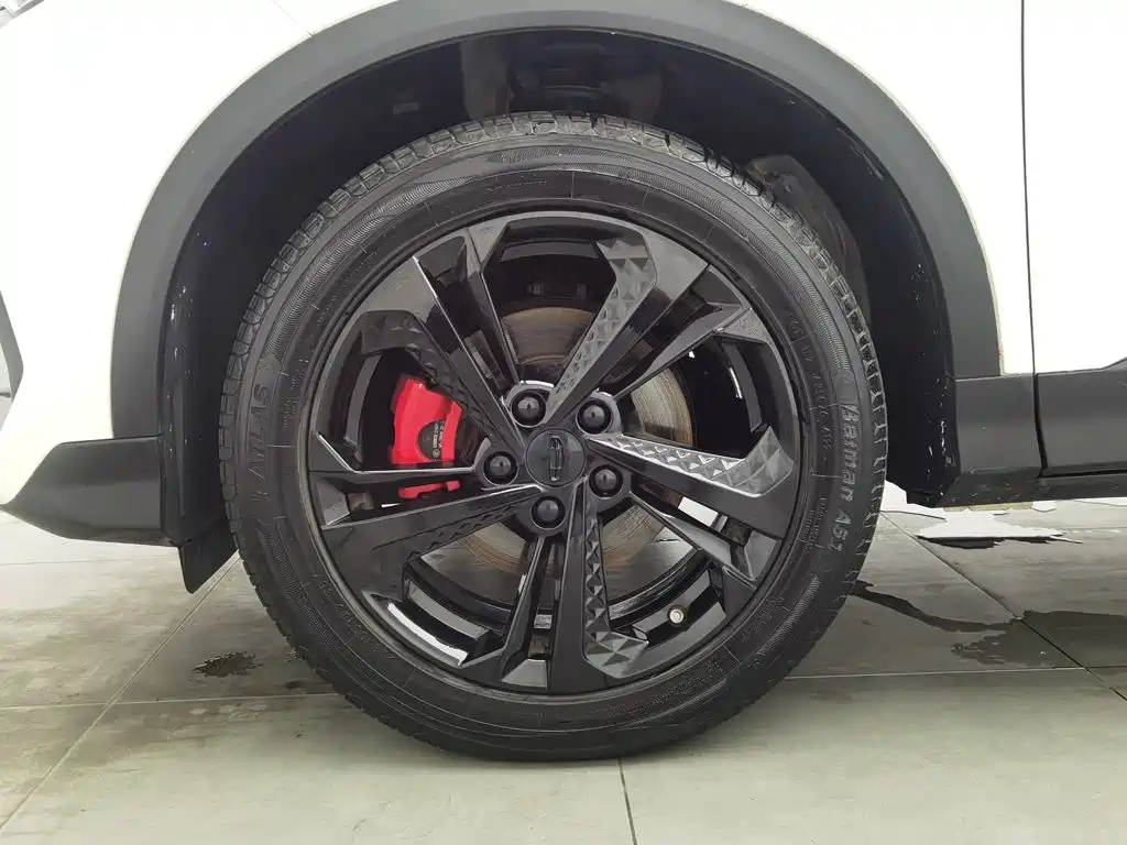 Geely Binyue — миниатюра 17