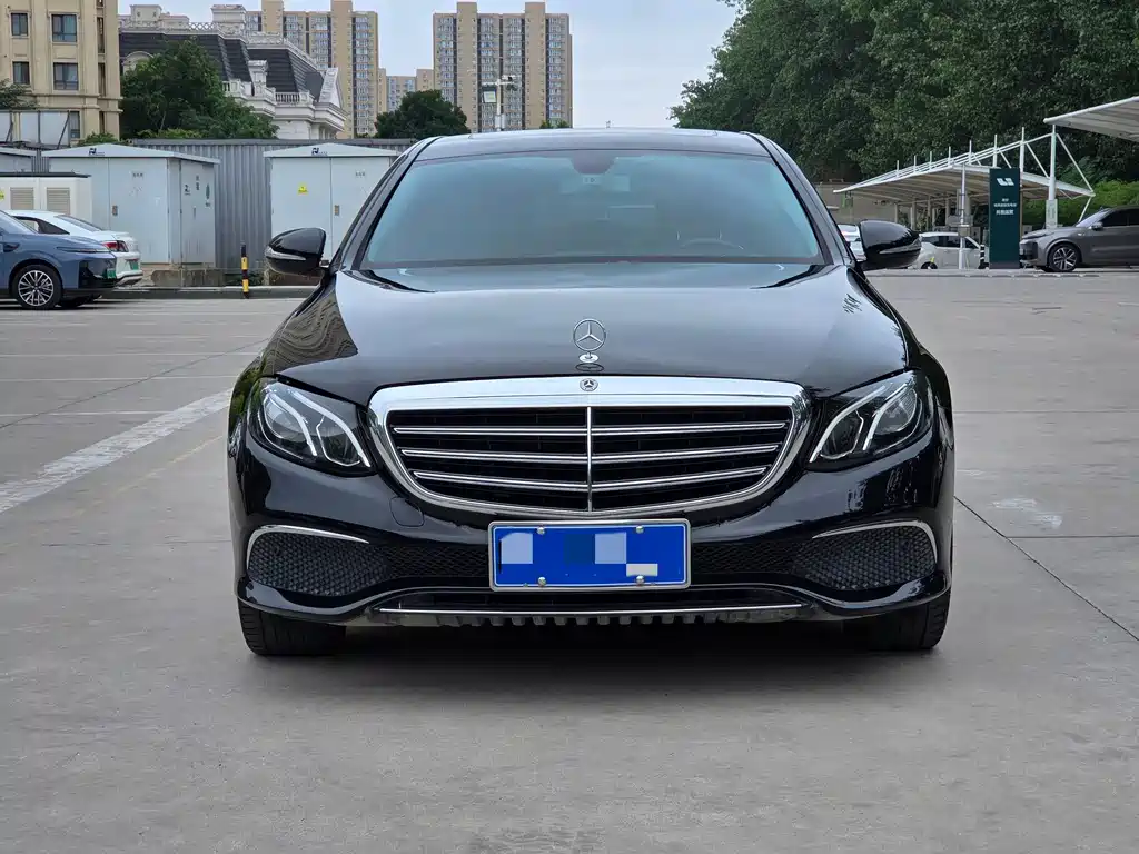 Mercedes-Benz E-Class — миниатюра 2