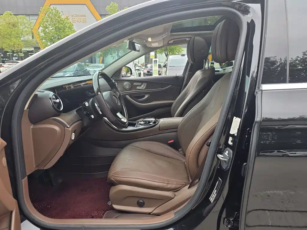 Mercedes-Benz E-Class — миниатюра 8