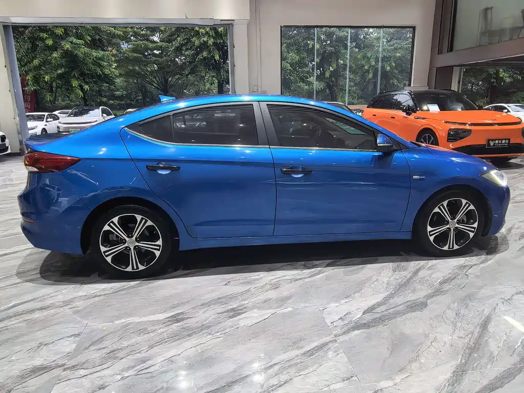 Hyundai Elantra — миниатюра 23