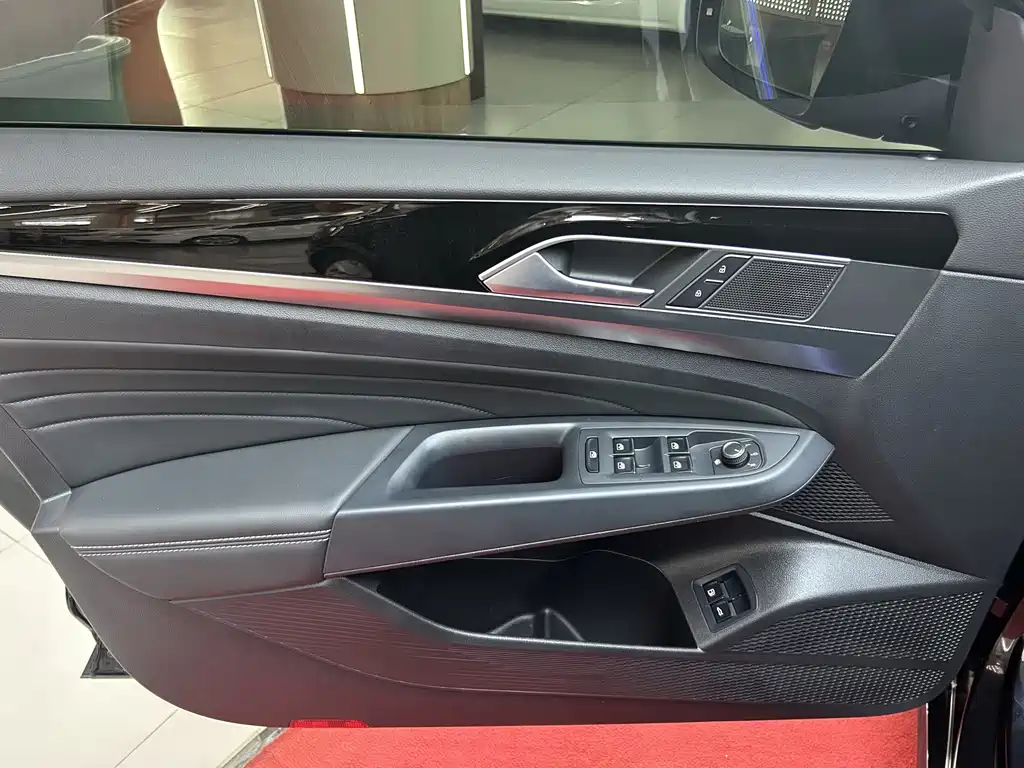 Volkswagen 帕萨特插电混动 — миниатюра 21