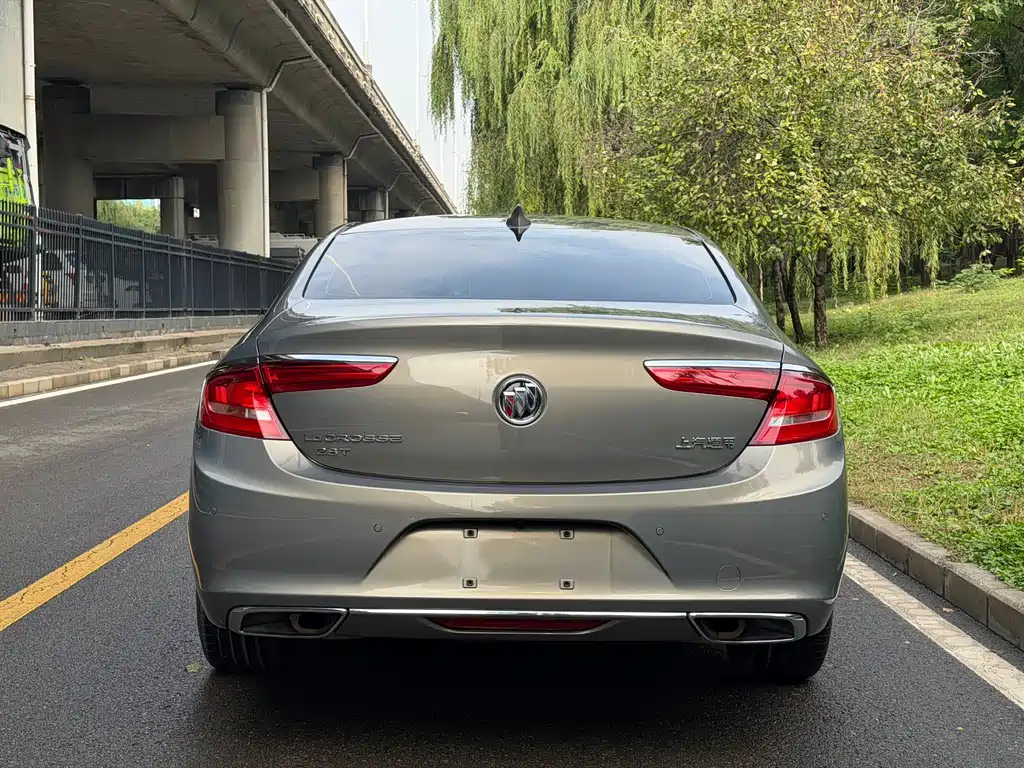 Buick LaCrosse — миниатюра 18